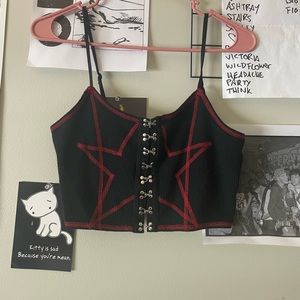 TUNNEL VISION CROP TOP